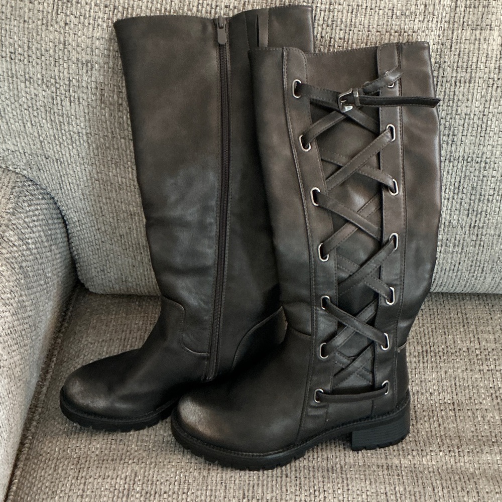 Women's Knee-High Boots Size 6.5 Excellent Gray Metallic Fall Sleek & Sexy